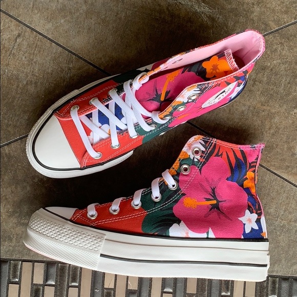 CONVERSE CTAS LIFT HI PLATFORM WMNS - Picture 2 of 16